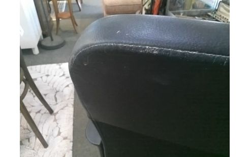 FAUTEUIL DE BUREAU NOIR (USURE AU DOS)