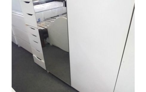 ARMOIRE 2P (DONT 1 VITREE) AVEC PENDERIE (QLQS USURE)