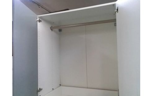ARMOIRE 2P (DONT 1 VITREE) AVEC PENDERIE (QLQS USURE)