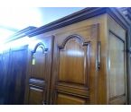 ARMOIRE BOIS 2P 1T AVEC ETAGERES (MANQUE FOND TIROIR)