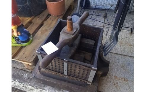 PRESSOIR ANCIEN BOIS