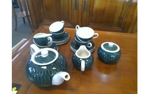 SERVICE DE VAISSELLE VERT ET BLANC