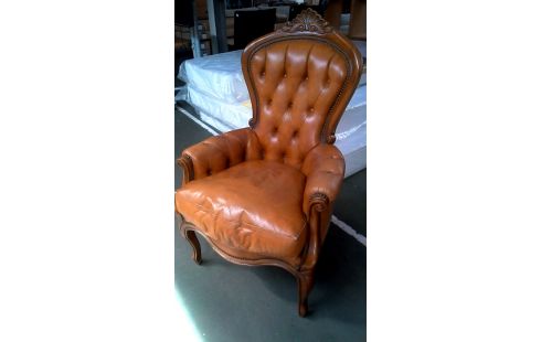 SILLÓN DE CUERO CLUB CUERO ESTILO LUIS XV