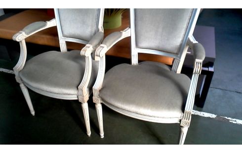 2 CHAISES BRANCHE STYLE LOUIS XVI ECRU GRIS VELOURS
