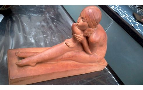 BEELD TERRA COTTA VROUW DUIF GUERO