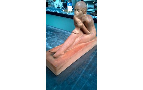 BEELD TERRA COTTA VROUW DUIF GUERO