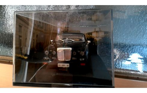 SPEELGOED AUTO DAIMLER LIMOUSINE ZWART