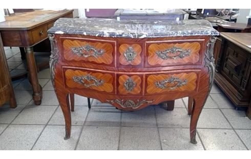 COMMODE