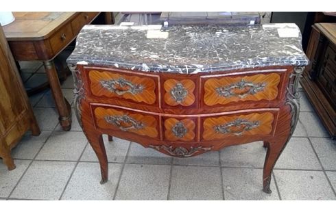 COMMODE