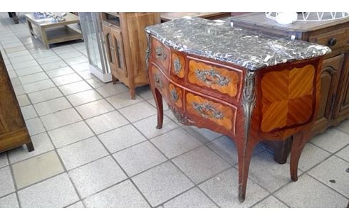 COMMODE