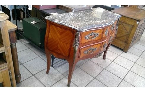 COMMODE