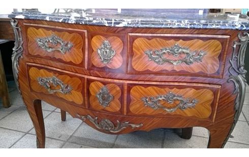 COMMODE