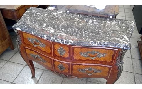 COMMODE