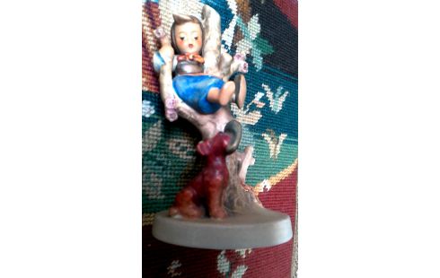 STATUETTE HUMMEL FILLE MET, , CHIEN