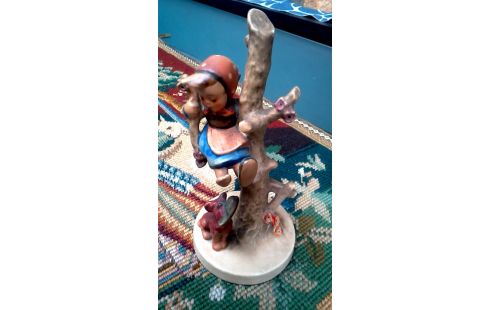 STATUETTE HUMMEL FILLE MET, , CHIEN
