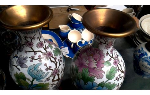 VAAS CLOISONNE LOT VAN