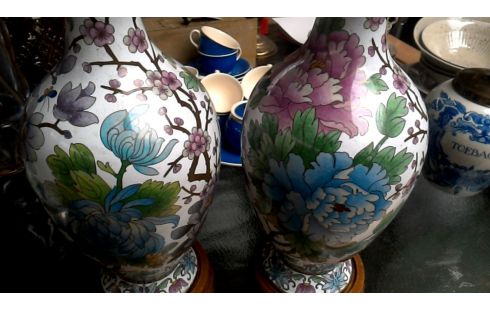 VAAS CLOISONNE LOT VAN