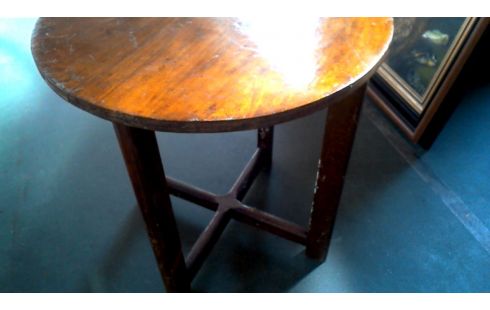 BEISTELLTISCH RUND IM VINTAGE-STIL