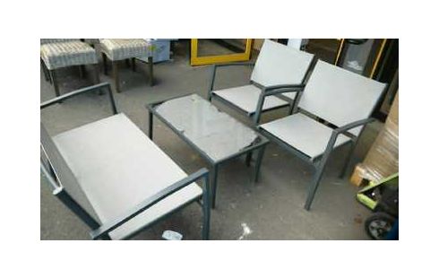 SALON DE JARDIN TABLE  ET CHAISES