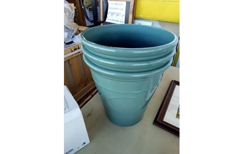 POT DE FLEURS PLASTIQUE VERT