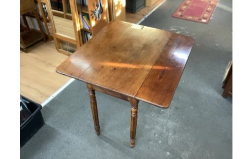 TABLE PETIT MODELE RUSTIQUE 2 ABATTANTS