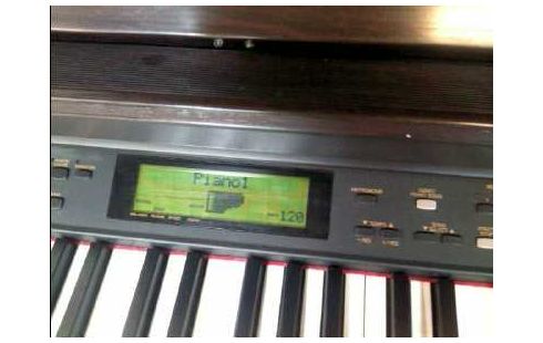 E-PIANO <YAMAHA> CLAVINOVA DUNKELBRAUN