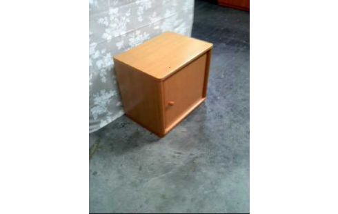 NACHTTISCH HOLZ KLEIN 1-TÜR WÜRFELFÖRM.