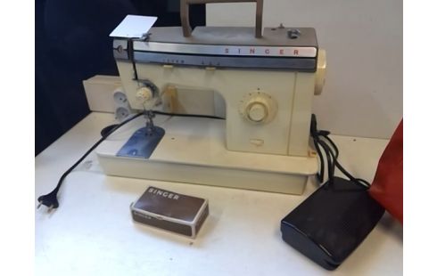 MACHINE A COUDRE SINGER (AVEC ACCESSOIRES)