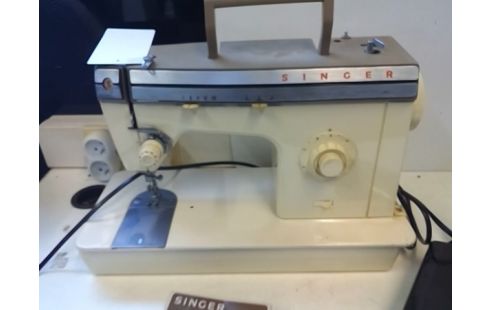 MACHINE A COUDRE SINGER (AVEC ACCESSOIRES)