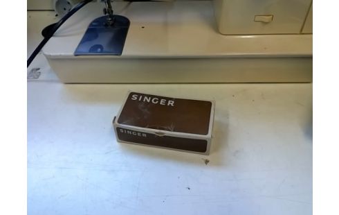 MACHINE A COUDRE SINGER (AVEC ACCESSOIRES)