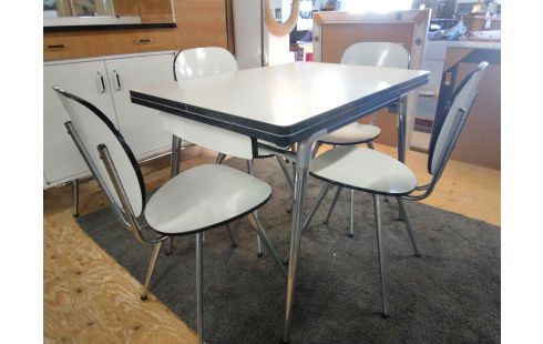 TABLE DE CUISINE FORMICA + 4 CHAISES