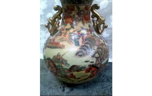 PRUNKVASE SATSUMA-ST. BAUCH. KORPUS BEIGE