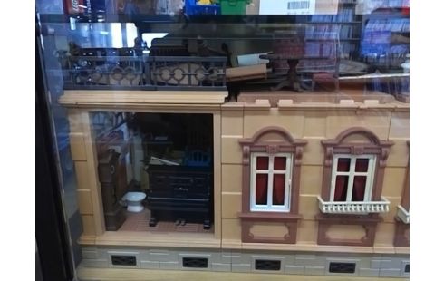 PLAYMOBIL MAISON AVEC PERSONNAGES ET ACCESSOIRES
