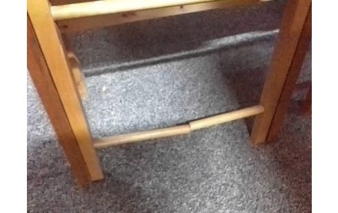 TABOURET PLIANT BOIS (BARRE CASSEE)