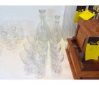 LOT DE VERRES AVEC 2 CARAFES