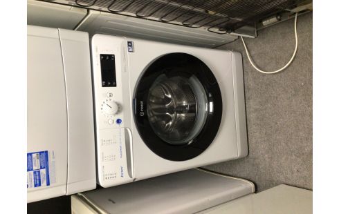 MACHINE A LAVER INDESIT