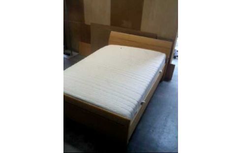 BETT HOLZ FURNIERT