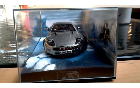 SPEELGOED AUTO ASTON MARTIN V12 VANQUISH