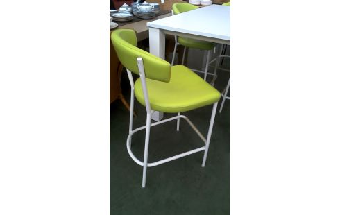 TAFEL HOOG MET 4 STOELEN WIT GROEN