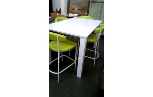 TAFEL HOOG MET 4 STOELEN WIT GROEN