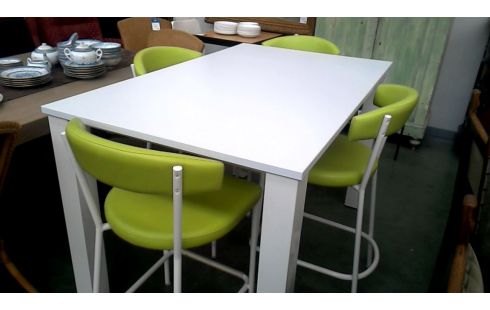 TAFEL HOOG MET 4 STOELEN WIT GROEN